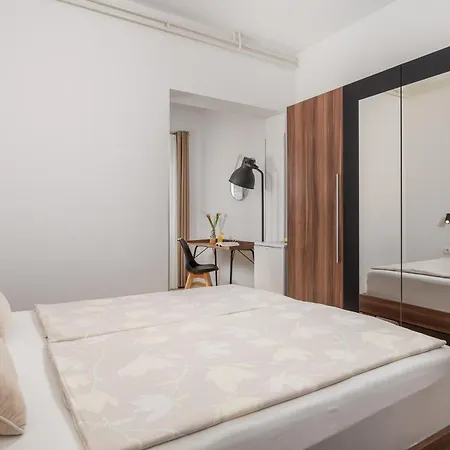 Deskovic 3* Мощеничка-Драга