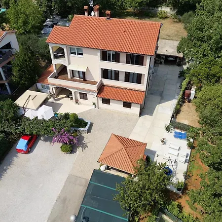 Deskovic 3*
