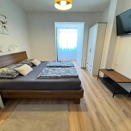 ゲストハウス Deskovic 3*