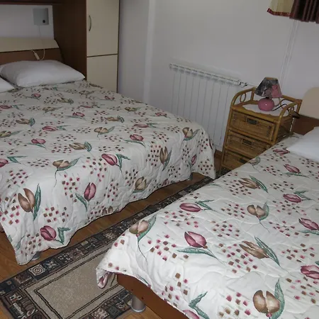 ゲストハウス Deskovic 3*